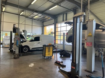 Vente - Carrosserie - Centre automobile - Garage - Mécanique - Roanne (42300)