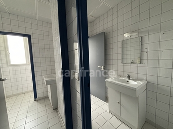 Vente Bureau - Isigny-le-Buat (50540)-photo-3