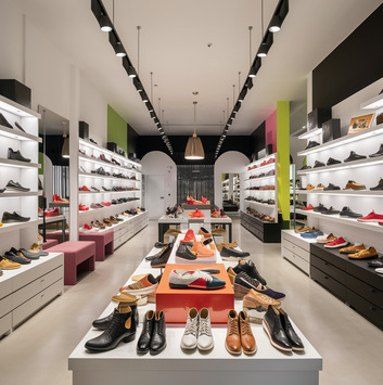 Vente - Chaussures - Habillement - Ain (01)