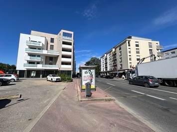 Location Local Commercial - Decines-charpieu (69150)-photo-2