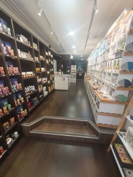 Vente - Esthétique - Parfumerie - Pyrénées-Orientales (66)-photo-1