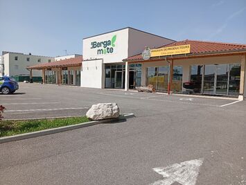 Location Local Commercial - Saint-Etienne-du-Bois (01370)