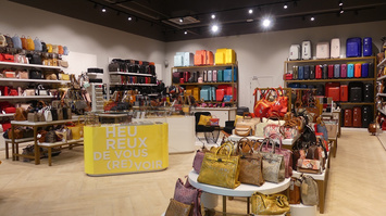 Vente - Habillement - Maroquinerie - Lannion (22300)-photo-2