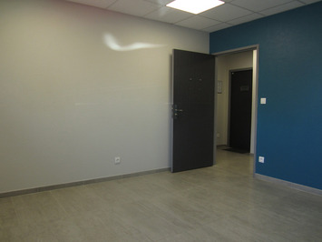 Vente de murs de boutique - Isneauville (76230)-photo-4