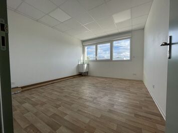 Location Bureau - Claira (66530)-photo-4