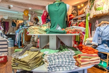 Vente - Habillement - Le Castellet (83330)-photo-4