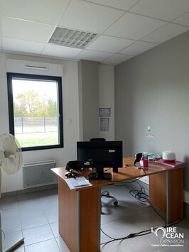 Vente Bureau - Saint-Pierre-Montlimart (49110)-photo-2