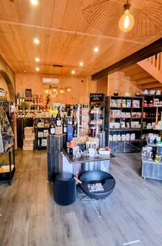 Vente - Arts de la table - Cave à vins - Epicerie - Vins et spiritueux - Bordeaux
