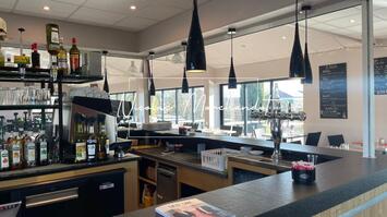 Vente - Bar - Restaurant - Restaurant du midi - Cave à vins - Vins et spiritueux - La Loubière (12740)