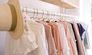 Vente - Chaussures - Habillement - Haute-Savoie (74)-photo-2