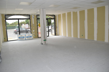 Vente de murs de boutique - Deux-Sèvres (79)-photo-2