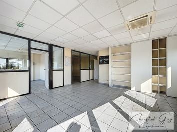 Location Entrepôt / Local d'activités - Saint-Paterne-Racan (37370)-photo-3