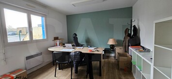 Location Entrepôt / Local d'activités - La Mézière (35520)-photo-2