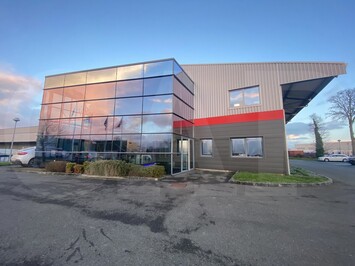 Location Entrepôt / Local d'activités - La Mézière (35520)-photo-1