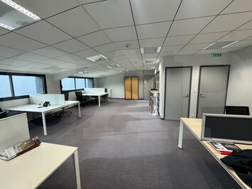 Location Entrepôt / Local d'activités - Saint-Jacques-de-la-Lande (35136)-photo-3