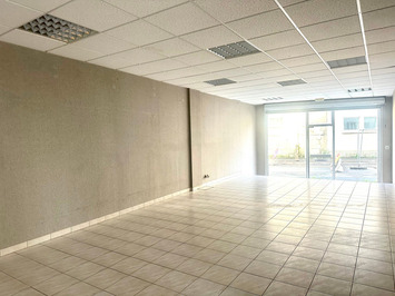 Location Local Commercial - Saumur (49400)-photo-3