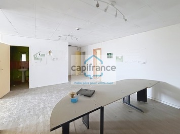 Location Entrepôt / Local d'activités - Chambery (73000)-photo-2