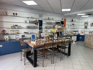 Vente - Alimentation - Cave à vins - Epicerie - Fromagerie - Superette - Vins et spiritueux - Rhône (69)-photo-2