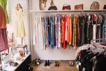 Vente - Chaussures - Habillement - Canet-en-Roussillon (66140)-photo-2