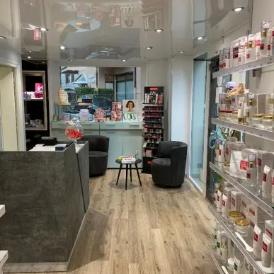 Vente - Esthétique - Ayse (74130)-photo-1