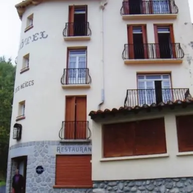 Vente de murs de boutique - Lamanère (66230)-photo-1