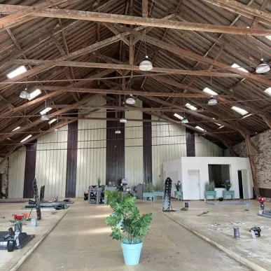 Vente - Chaussures - Habillement - Lingerie - Maroquinerie - Mercerie - Musique - Parfumerie - Photo Numérique - Puériculture - Téléphonie - Vitrerie - Complexe de Loisirs - Maine-et-Loire (49)-photo-4