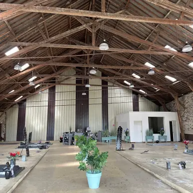 Vente - Chaussures - Habillement - Lingerie - Maroquinerie - Mercerie - Musique - Parfumerie - Photo Numérique - Puériculture - Téléphonie - Vitrerie - Complexe de Loisirs - Maine-et-Loire (49)-photo-2