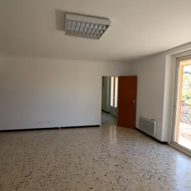 Location Bureau - Apt (84400)-photo-2