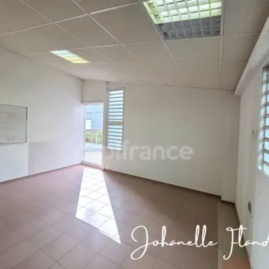 Location Bureau - Baie mahault (97122)-photo-2