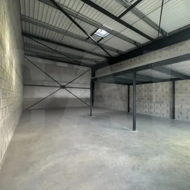 Location Entrepôt / Local d'activités - La Chapelle-des-Fougeretz (35520)-photo-3