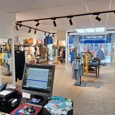 Vente - Chaussures - Habillement - Maroquinerie - Indre-et-Loire (37)-photo-1