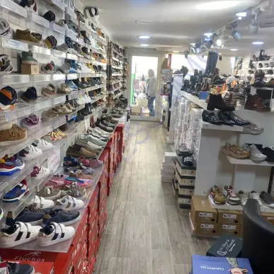 Vente - Chaussures - Habillement - Hérault (34)-photo-3