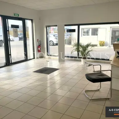 Vente de murs de boutique - Ambléon (01300)-photo-3