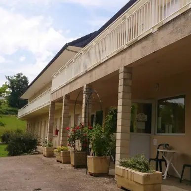 Vente - Hôtel - Saint-Pantaléon-de-Larche (19600)-photo-2