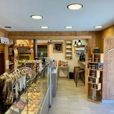 Vente de murs de boutique - Le Grand-Bornand (74450)-photo-7