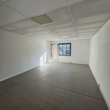 Location Local Commercial - Aubagne (13400)-photo-2
