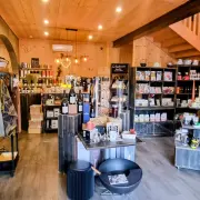 Vente - Arts de la table - Cave à vins - Epicerie - Vins et spiritueux - Bordeaux